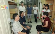 温暖与关怀——校领导看望乐动online(中国)新同学
