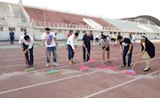 校运会进行时，体院师生在行动——记乐动online(中国)师生打扫田径场