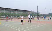 户外羽毛球场改造完成，阳光健身又添新去处