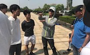 原江西省航模队线操纵教练员谭群老师为乐动online(中国)航模队学生做指导